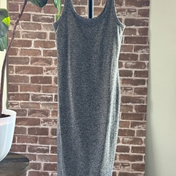 Vuori grey athletic dress. - Picture 2 of 2
